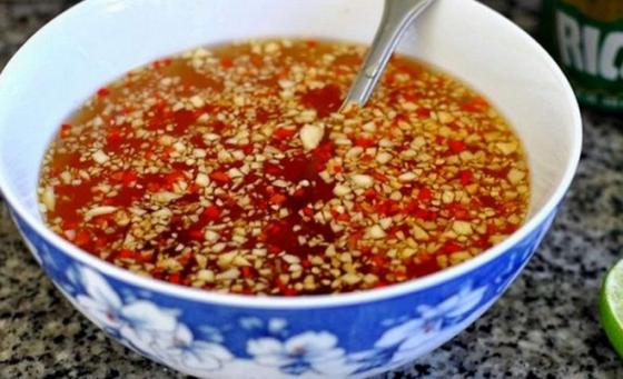 132 1 Bat Nuoc Cham O Giua Mam Com Thoi Quen Lau Nam Nhung Ruoc Benh Tat