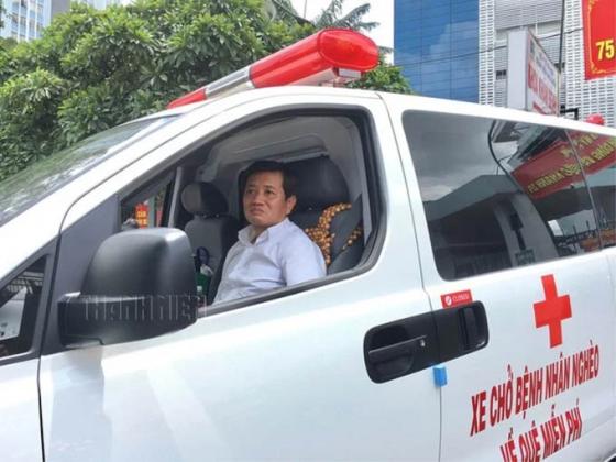 132 1 Nguoi Coi Ao Tu Quan Van Giup Dan Ke Duong Nhiem Lai Lo Cho Loi Ich Ban Than