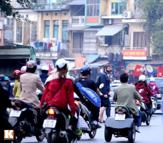 132 1 Khach Tay Ngo Ngang Khi Khong Duoc Nhuong Duong O Viet Nam