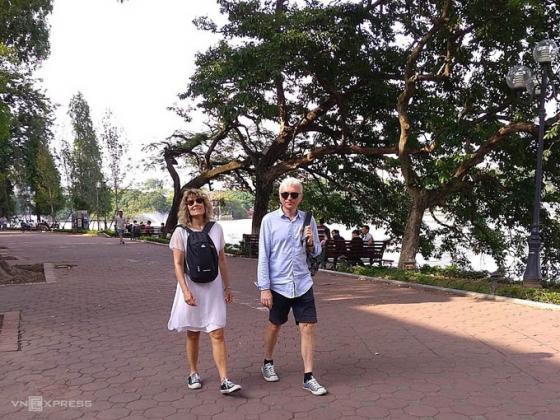 132 4 Khach Tay Ngo Ngang Khi Khong Duoc Nhuong Duong O Viet Nam