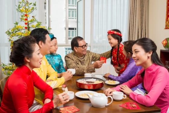 132 1 Ca Nha Chong Ban Tan Voi Li Xi Cua Dau Moi