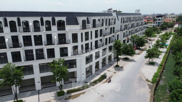 13 Can Canh Loat Biet Thu Nghin Ty Bo Hoang Gan Ngay Noi Chen Chan Dau Gia Xuyen Dem